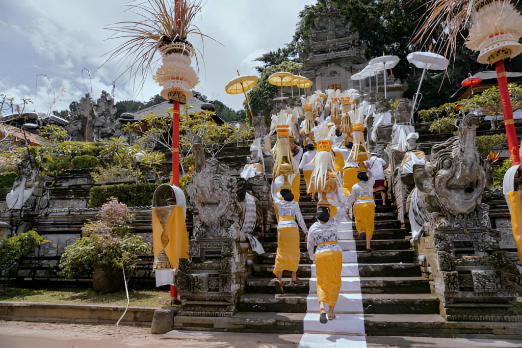 Ilustrasi Umat Hindu di Bali Merayakan Hari Raya Keagamaan (Sugihan Jawa)