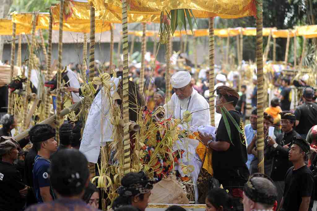 Upacara Ngaben Massal di Bali